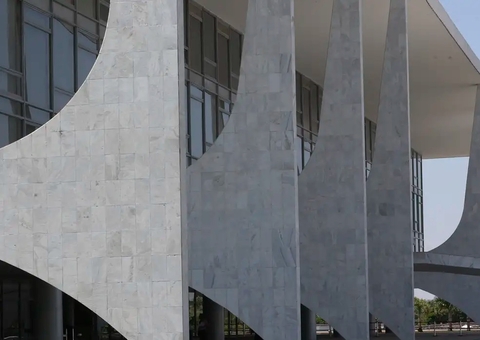 Lula sanciona com vetos renegociação das dívidas dos estados