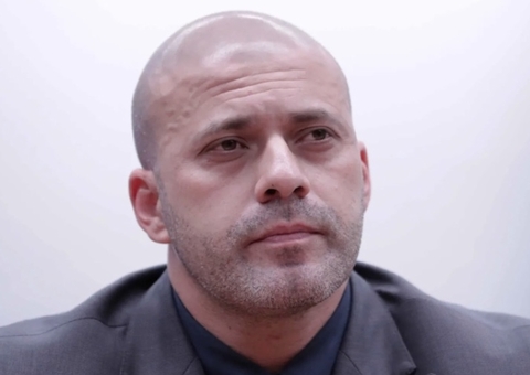 Moraes dá 48h para defesa de Daniel Silveira entregar pistola .380 à Justiça