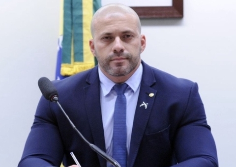 Advogado diz que Moraes põe vida de Daniel Silveira em risco ao apreender pistola