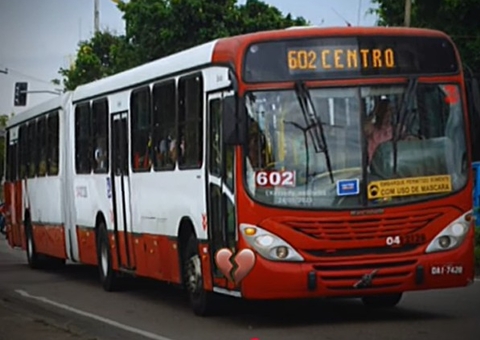 Assaltante rende cobradora com faca e pede desculpas enquanto assalta ônibus em Manaus