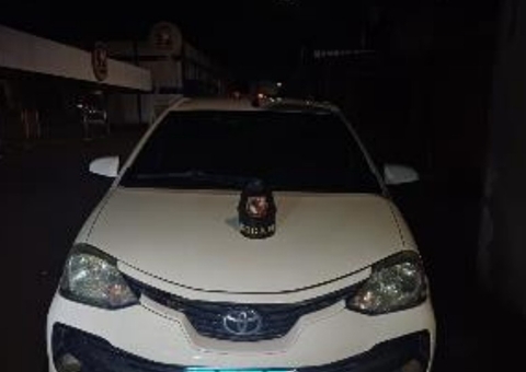 Dupla é presa ao ser flagrada com carro roubado em avenida do Planalto