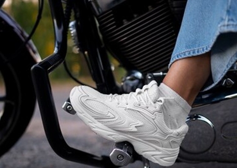 Mulheres ficam gravemente feridas durante colisão entre moto e poste na AM-010