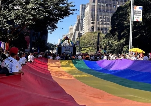Tailândia faz megacasamento LGBTQIA+ após aprovação de lei de união homoafetiva