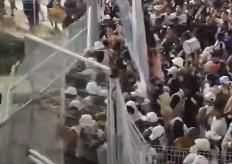 Vídeos: torcedores do Vasco arrancam portões e invadem Arena da Amazônia em noite de jogo