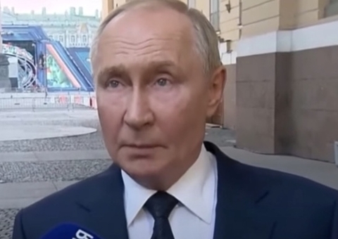 Putin troca ataques com a Ucrânia enquanto espera Trump