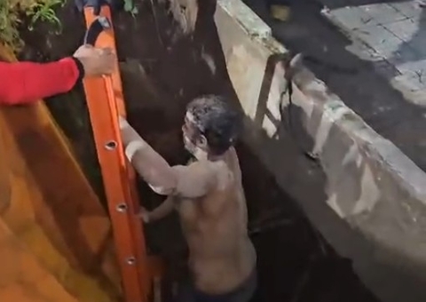 Venezuelano é resgatado após cair em vala de 5 metros no Japiim; veja vídeo