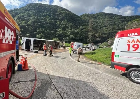 Acidente com ônibus que levava adolescentes para o Beto Carrero deixa mais de 20 feridos 