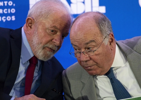 Lula vai discutir resposta às deportações de brasileiros pelos EUA