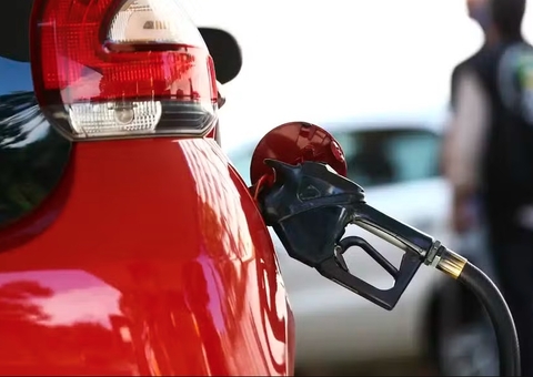 Petrobras avisa Lula que precisa reajustar diesel; preço pode subir até R$ 0,24 por litro