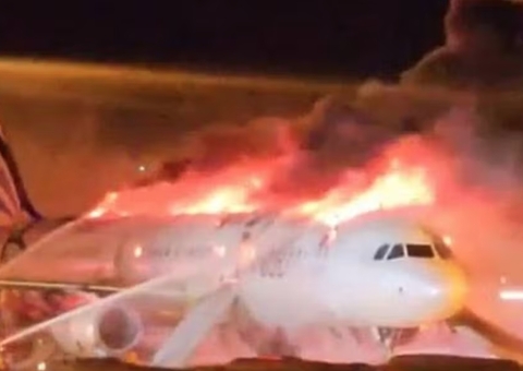  Avião com 176 pessoas pega fogo em aeroporto na Coreia do Sul