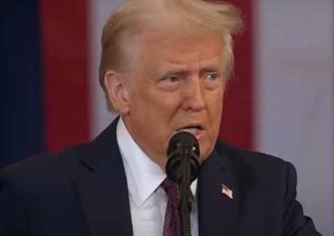 Trump pede 'cultura masculina' no Exército e lança decreto contra militares trans