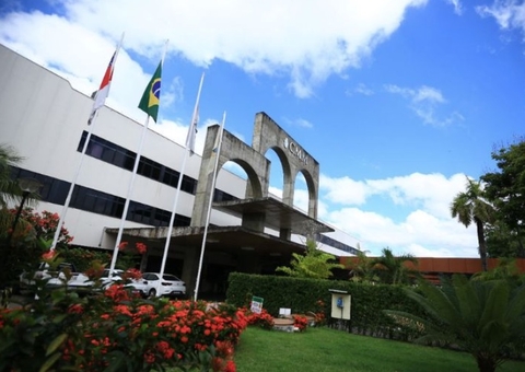 Vereador aciona TCE para suspender contrato de limpeza de R$ 1,5 milhão da CMM