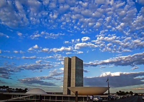 Deputados e senadores elegem presidentes e mesas diretoras neste sábado