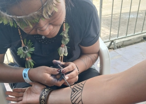 Artesãos indígenas são destaque na 2ª Feira do Artesanato Indígena em Barcelos