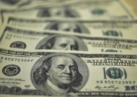 Dólar cai pela 10ª vez seguida e fecha em R$ 5,83