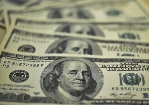 Dólar cai pela 11ª vez e tem maior sequência de quedas em 20 anos 