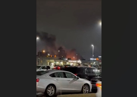 Vítima morreu ao ter carro atingido por avião que caiu nos EUA