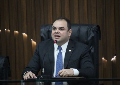 Roberto Cidade toma posse como presidente da Aleam para o biênio 2025-2026