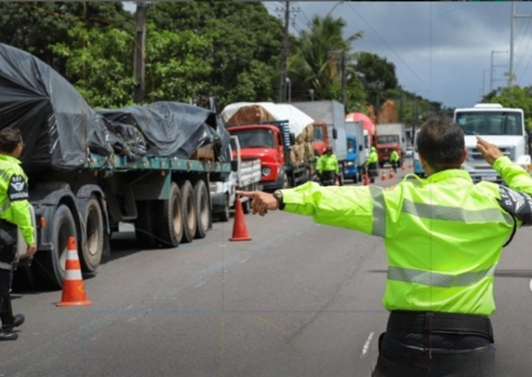 Caminhões são alvos da Operação Carga Pesada nesta terça-feira em Manaus