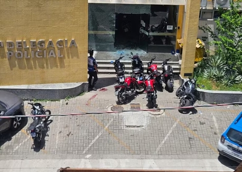 Policial abre fogo contra namorada e acaba morto em delegacia