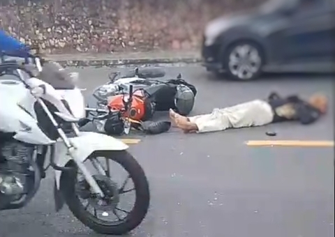 Acidente deixa motociclista ferido em avenida no Parque 10
