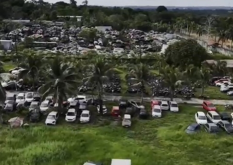 Ao vivo: Bandidos invadem parqueamento da Polícia Civil e roubam veículos 