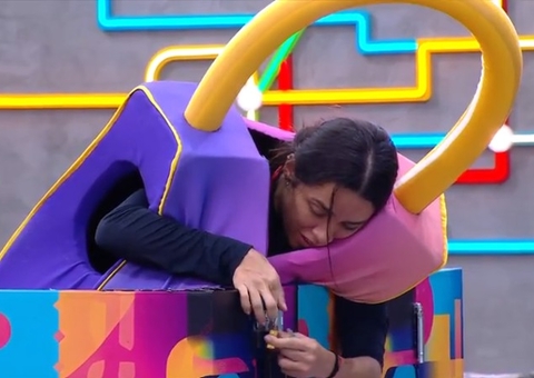 Em meio à crise de choro, Eva cumpre 10 horas de castigo do monstro  