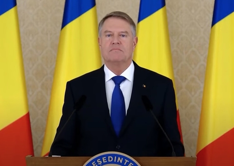 Presidente da Romênia renuncia a três meses de eleição