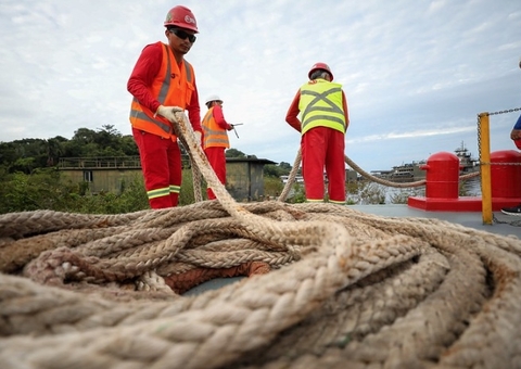Governo do Amazonas amplia internet com fibra ótica em 12 municípios
