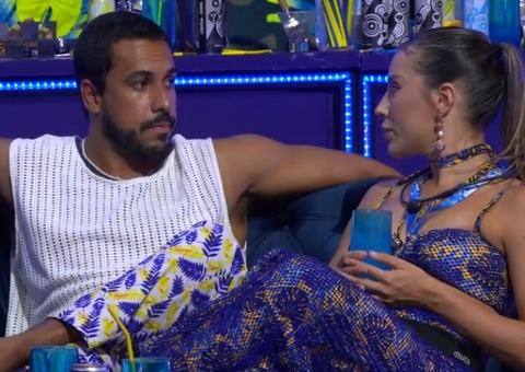 Maike se declara para Renata em noite de festa no BBB: "Beijar sua boca"