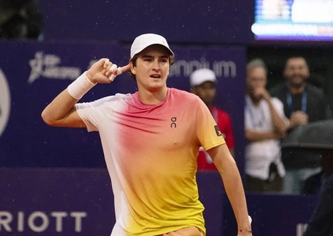 Brasileiro João Fonseca disputa final do ATP de tênis contra Francisco Cerúndolo na Argentina