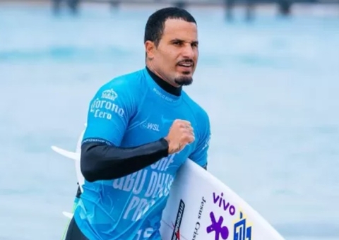 Italo Ferreira vence indonésio no WSL de Abu Dhabi e vira número 1 do mundo