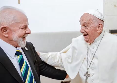 Lula deseja melhoras ao papa Francisco, internado com infecção