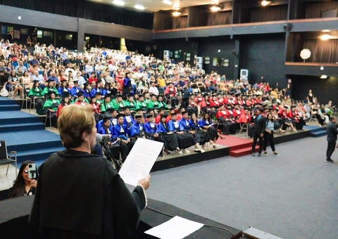 Universidade Nilton Lins forma novos profissionais em cerimônia solene