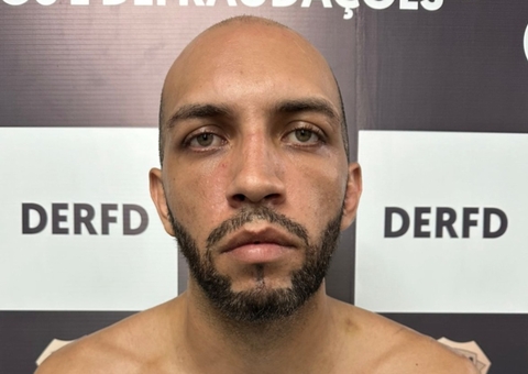 Homem é preso por roubo em residência na Ponta Negra; comparsa é procurado