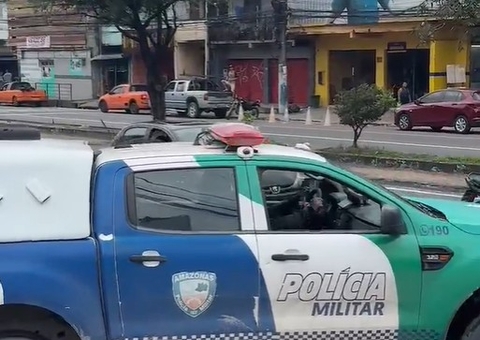 Ao vivo: Assaltante morre ao tentar roubar casa de PM em Manaus