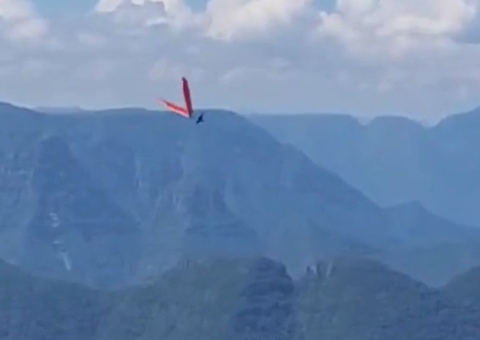 Vídeo mostra asa delta se quebrando antes de homem despencar de 200 metros