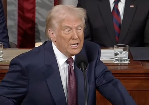 'Estamos apenas começando', diz Trump ao Congresso; fala é interrompido por gritos de democrata