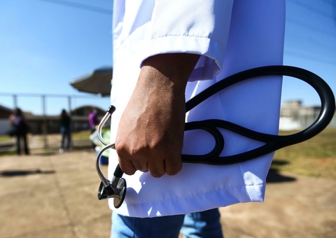 Juiz manda plano de saúde indenizar paciente após só autorizar cirurgia por decisão judicial no Amazonas 