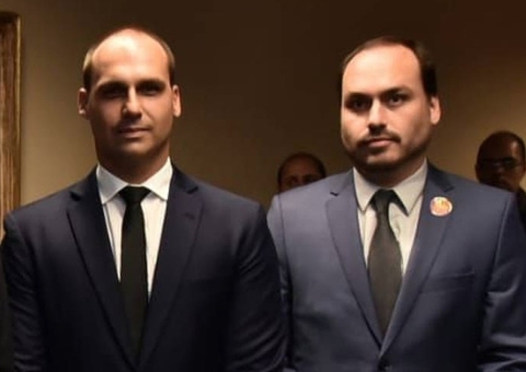 Carlos Bolsonaro cobra 'união da direita' sobre possível apreensão do passaporte de Eduardo