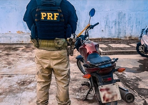 Moto roubada é encontrada camuflada às margens da BR-319