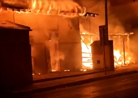 Após briga, homem incendeia abrigo por vingança e mata quatro pessoas