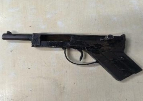 Morador é mantido sob mira de arma durante assalto à casa na Cidade de Deus
