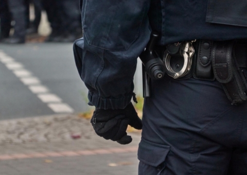 Juiz condena Estado a indenizar jovem em R$ 20 mil por abuso policial durante busca sem mandado