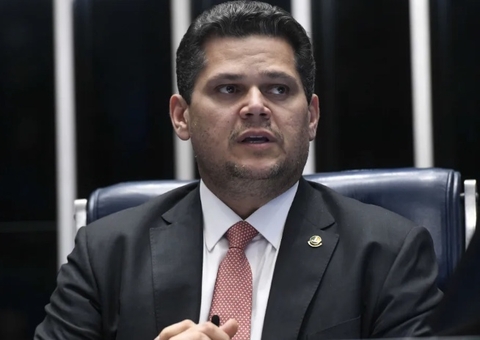 Alcolumbre vai pedir cassação de deputado bolsonarista que atacou Gleisi