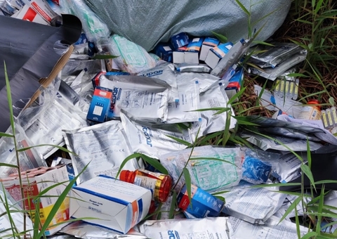 AO VIVO: Medicamentos, sondas e materiais cirúrgicos são descartados em local impróprio