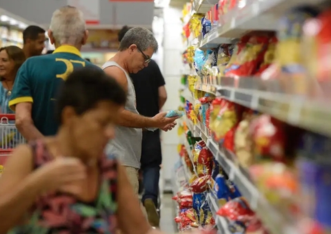 Preços de produtos essenciais tiveram alta de 18,9% em Manaus, revela estudo