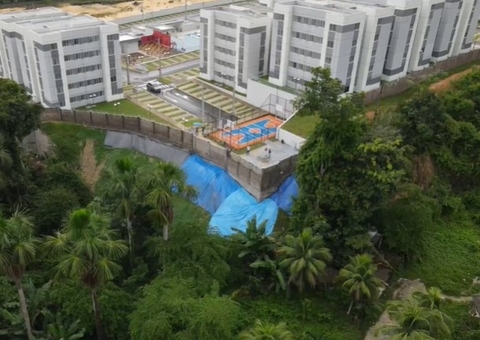 Terreno de condomínio cede após chuvas e ameaça desmoronar no Terra Nova