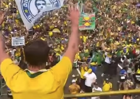 Deputada pede prisão preventiva de Bolsonaro após ato em Copacabana
