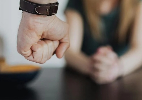 Marido chega em casa drogado e bêbado e agride esposa em Manaus